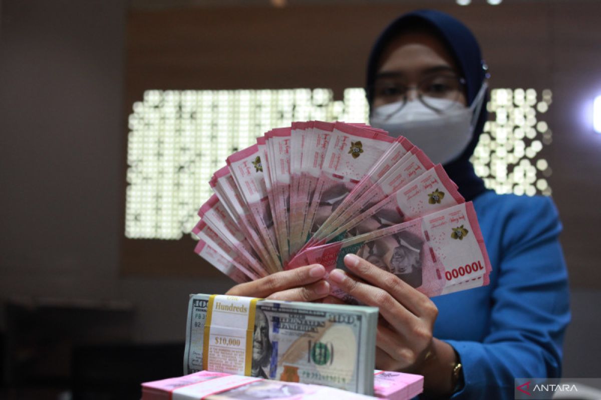 Pagi Senin Rupiah Menguat Menjadi Rp15.590 per Dolar AS