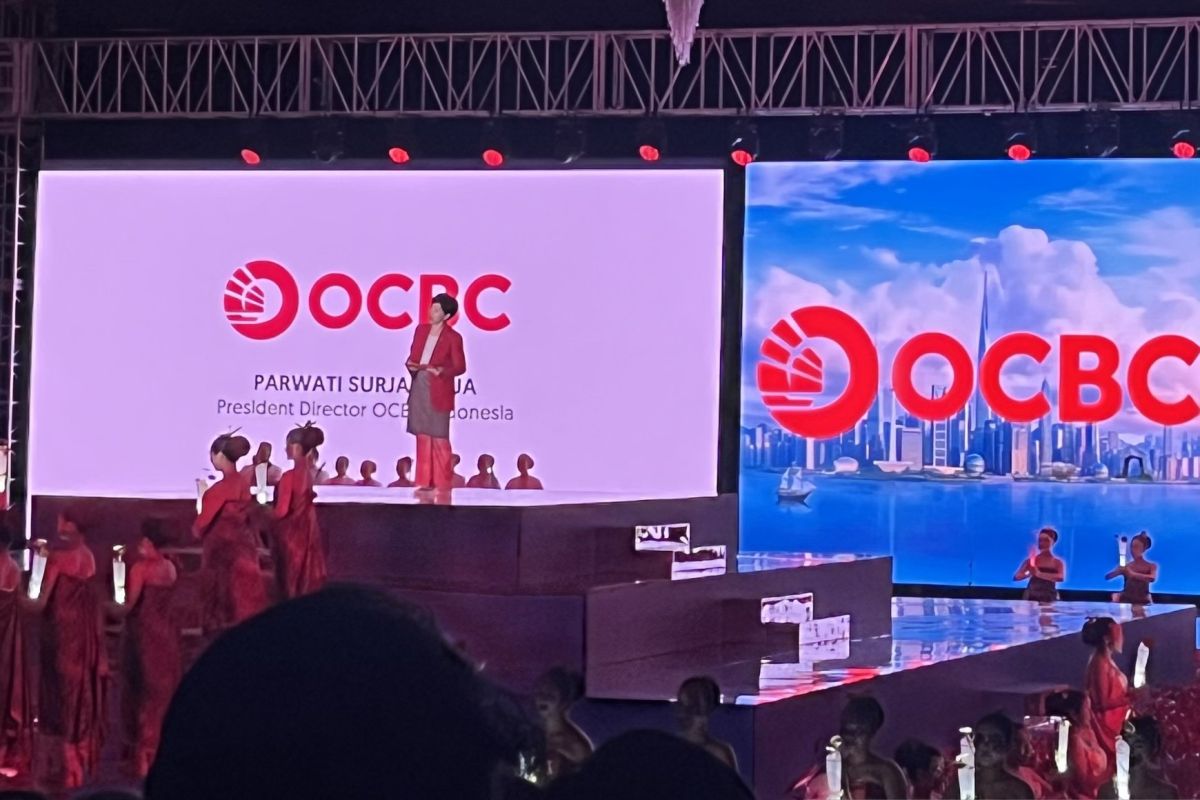 Bank OCBC NISP mengubah merek dan logo dalam sebuah transformasi