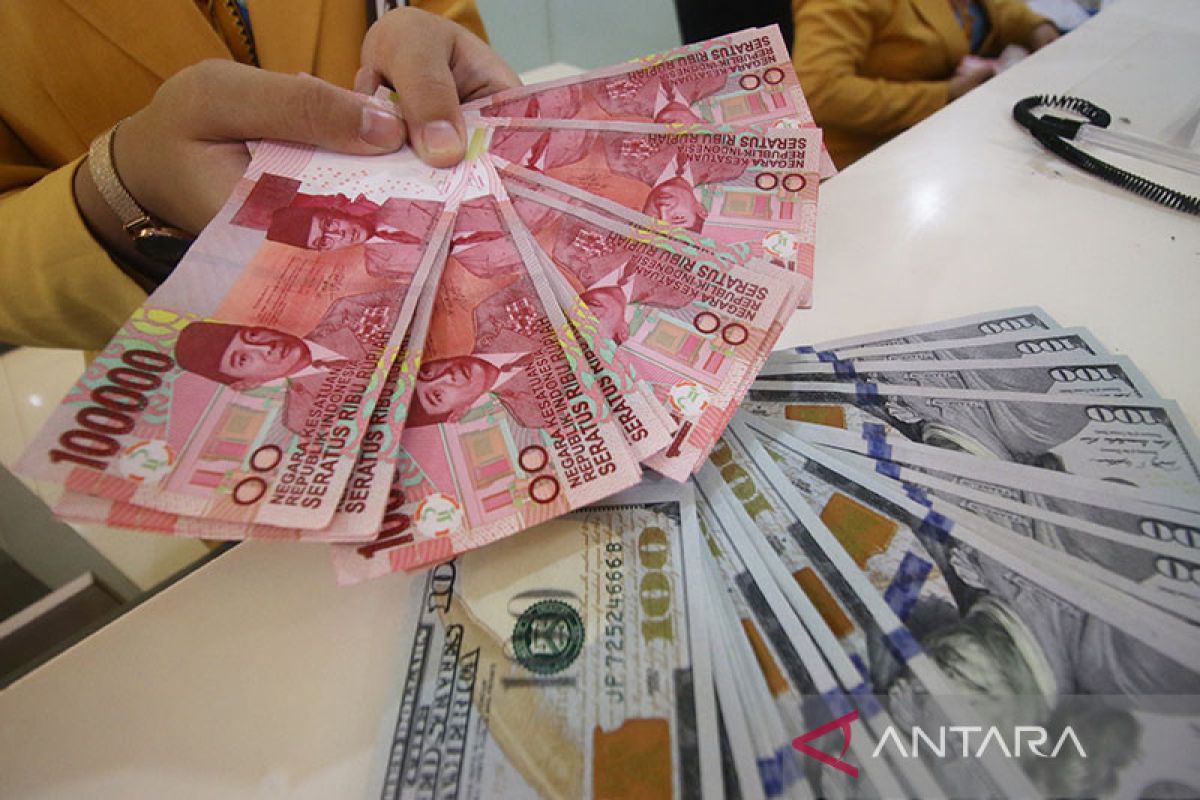 Rupiah menguat menjadi Rp15.695 per dolar AS saat ditutup