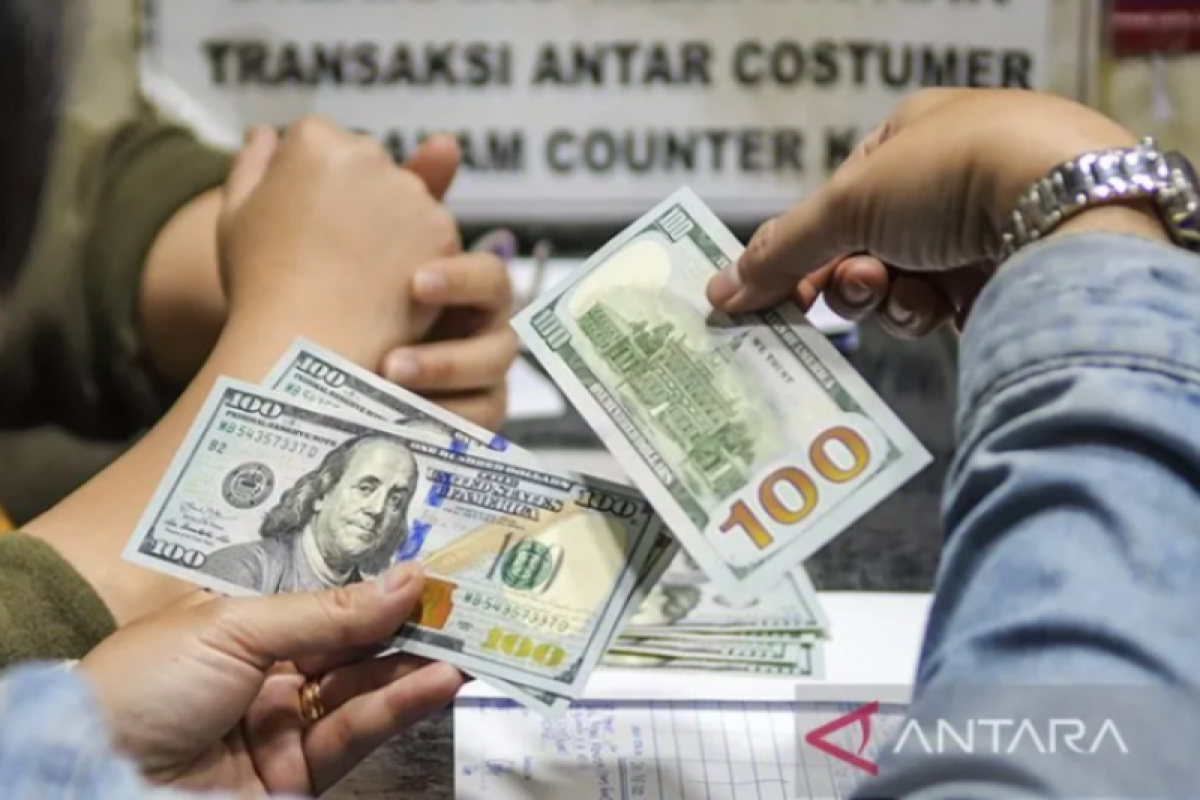 Investor Antisipasi Pidato Ketua Fed, Dolar AS Menguat