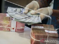 Rupiah melemah menjadi Rp15.705 per dolar AS pada Senin pagi