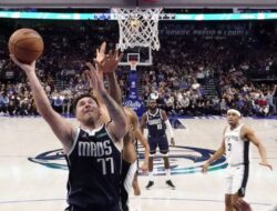 Doncic mencetak 39 poin serta triple-double saat Mavericks mengalahkan Spurs