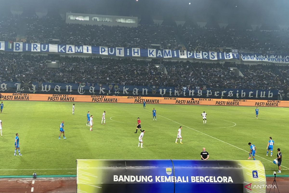 Persib menderita kekalahan perdana di kandang dengan skor 0-2 dari Persik