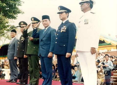 Pemimpin yang Dinamis: Profil Letnan Jenderal TNI (Purn) Yogie Suardi Memet