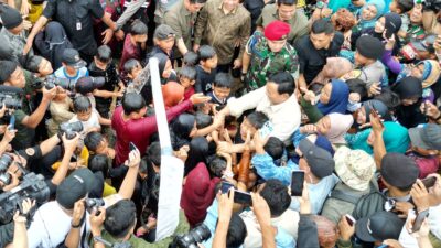 Prabowo Bersama Anak-Anak Menikmati Momen Bahagia Main Air saat Resmikan 9 Titik Air di Sukabumi