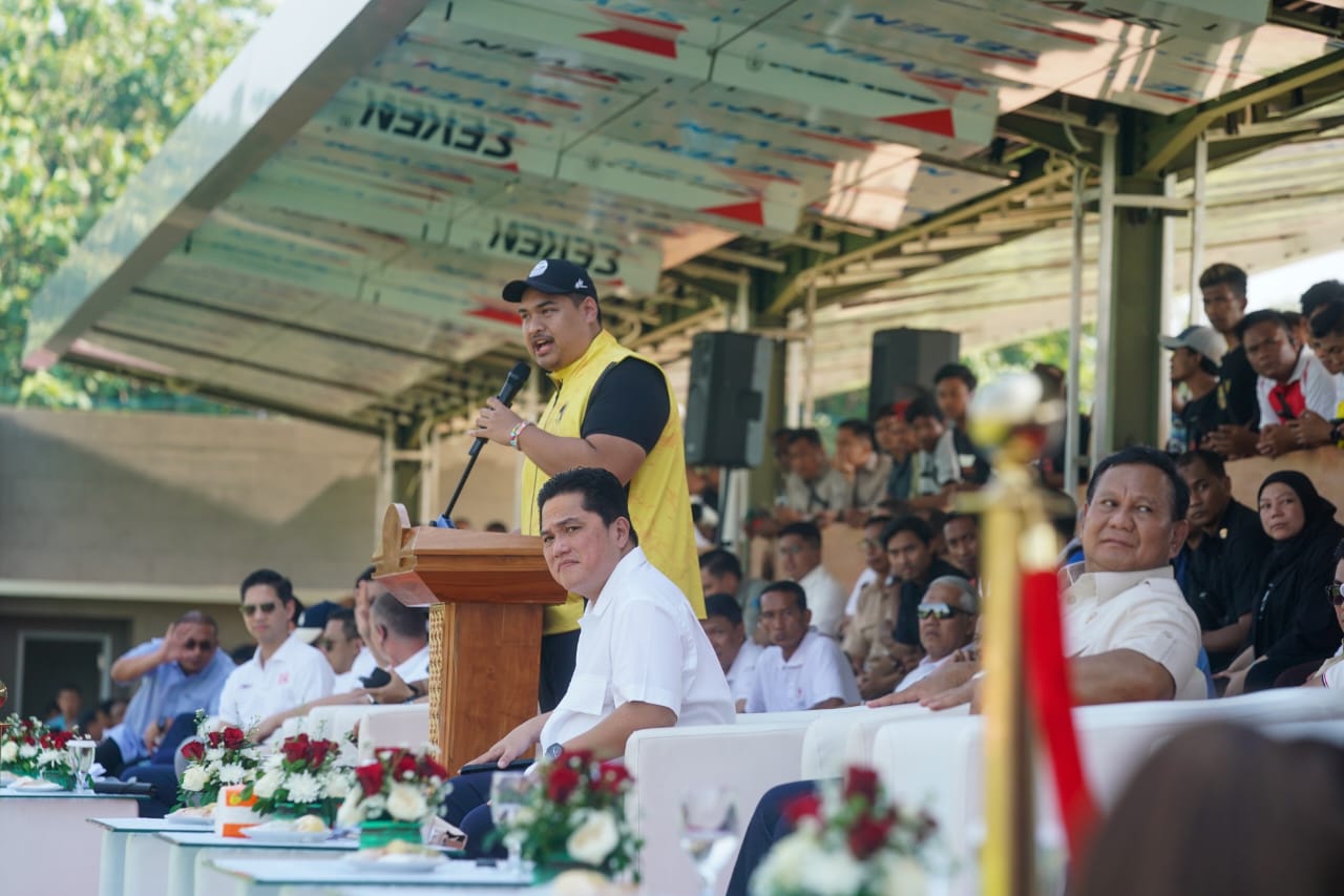 Menteri Pemuda dan Olahraga Memberikan Penghargaan kepada Prabowo atas Kontribusinya dalam Pengembangan Sepak Bola