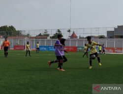 Turnamen sepak bola putri SD merambah ke luar kota