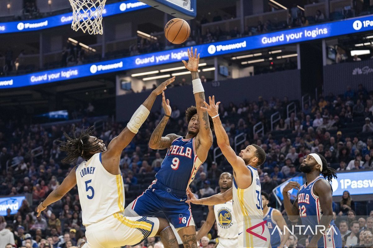 Golden State Warriors Dominate Philadelphia 76ers with a 119-107 Victory in NBA Game