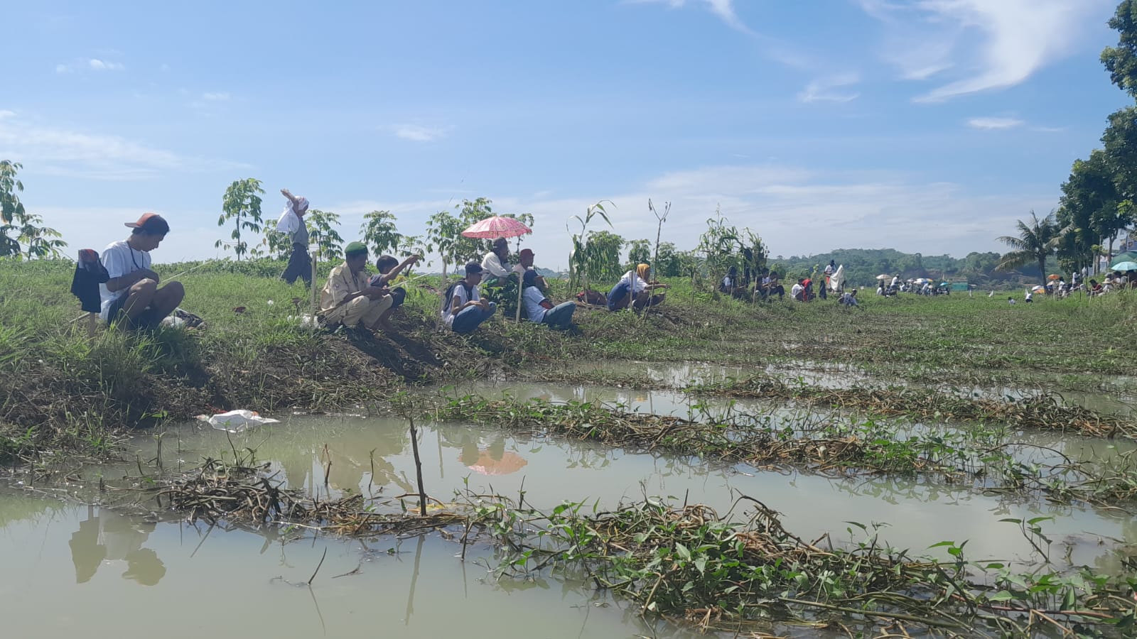 Menggoda Dukungan Suara dari Konstituen Dapil Jabar X, Caleg DPR RI Rokhmat Ardiyan dengan Mancing Mania di Pangandaran