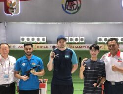 Atlet Kazakhstan meraih juara dalam Kejuaraan Senapan/Pistol Asia di Jakarta