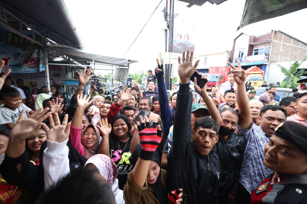 Warga Jateng Antusias Saksikan Jokowi dan Prabowo Makan Bakso Bareng: Semoga Tetap Merakyat