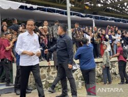 Presiden Jokowi Memberikan Sapaan kepada Ribuan Nasabah Mekaar PNM di Kabupaten Bandung