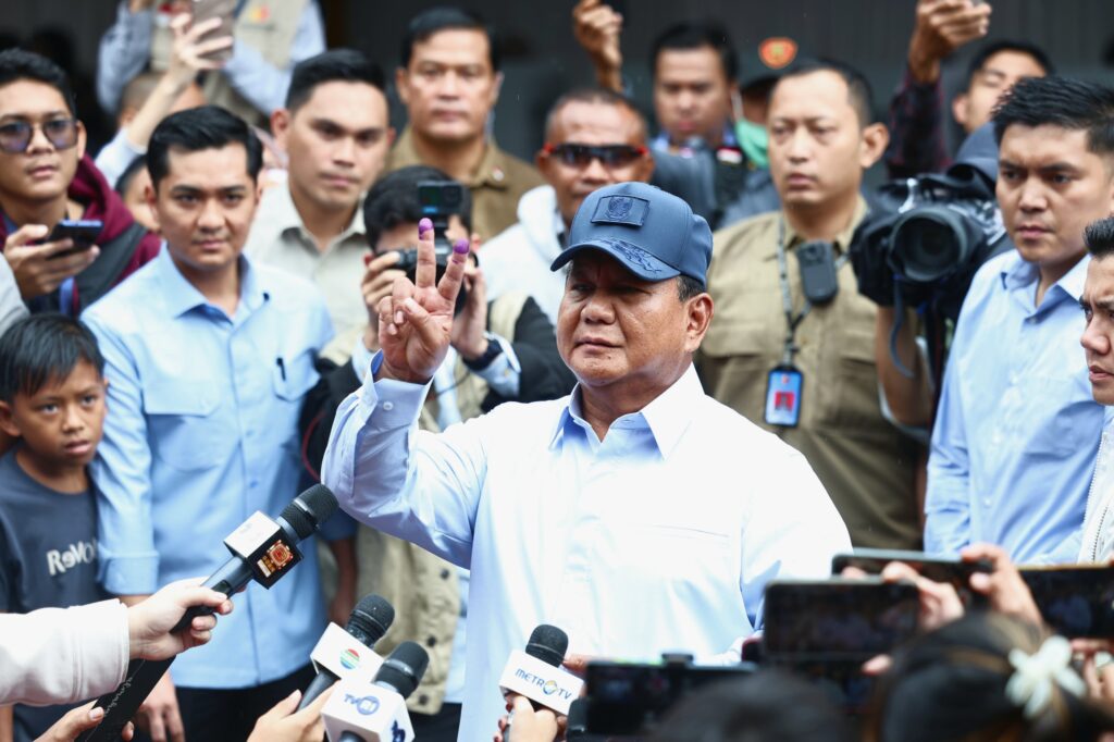 Prabowo Subianto Memilih di TPS dengan Mengikuti Nurani, Menjaga TPS, Menjaga Ketertiban, Damai, dan Sejuk