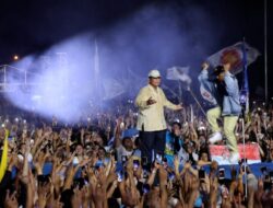 Prabowo Bersama 80 Ribu Masyarakat Manado Berjoget Hujan-hujanan