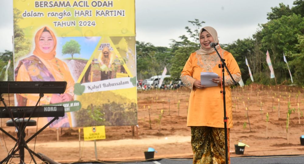 Harmoni Hijau: Pesan Semangat Acil Odah untuk Perempuan Banjar dalam Kegiatan Penanaman Pohon