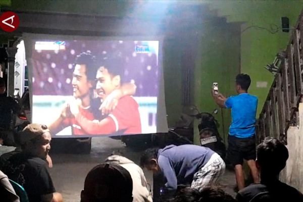 Penuh Keseruan! Keluarga Witan Sulaeman dan Warga Palu Nobar Piala Asia U-23