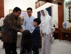 Prabowo Subianto dan Gibran Rakabuming Raka Berbagi Momen Penuh Tawa dan Halal Bihalal Bersama Keluarga