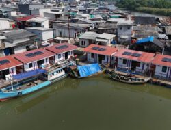 Prabowo Subianto provides floating homes, Jakarta fishermen’s village shows appreciation