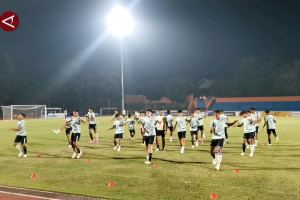 Pelatih U-16 mengingatkan tim untuk tampil maksimal menjelang pertandingan melawan Laos