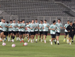 Timnas Indonesia bersiap menjalani latihan menjelang pertandingan melawan Filipina