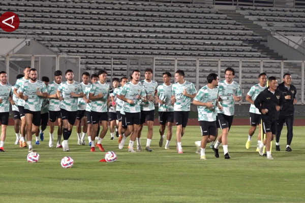 Timnas Indonesia bersiap menjalani latihan menjelang pertandingan melawan Filipina