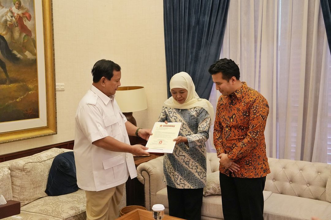 Prabowo Subianto Hands Recommendation Letter to Candidate for East Java Governor