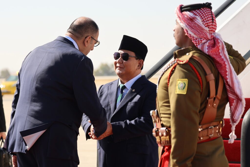 Prabowo Subianto Welcomed by High Officials and Honor Guard upon Arrival in Jordan