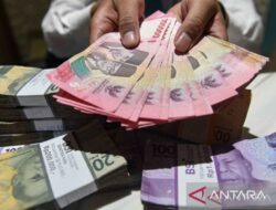 Rupiah menguat seiring mendekati pengumuman inflasi Indonesia