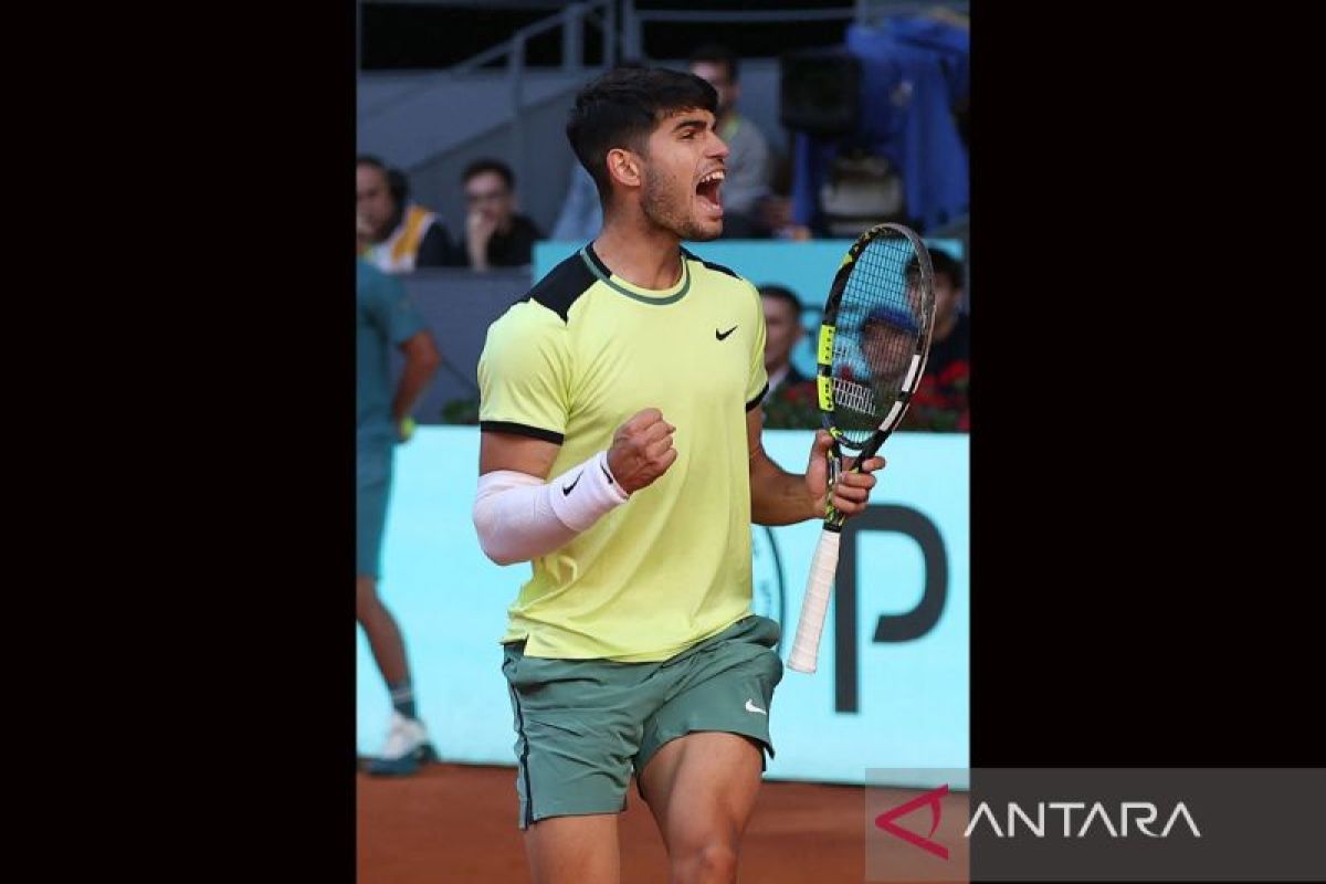 Alcaraz bersiap untuk melawan Sinner dalam pertandingan semifinal French Open