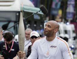 Profil Pembawa Api Obor Olimpiade Paris 2024 dari Thierry Henry hingga Jin BTS