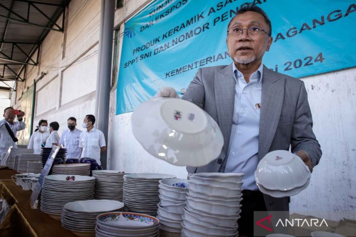 Kemenkeu sedang membahas peningkatan hingga 200 persen pada bea masuk barang asal China