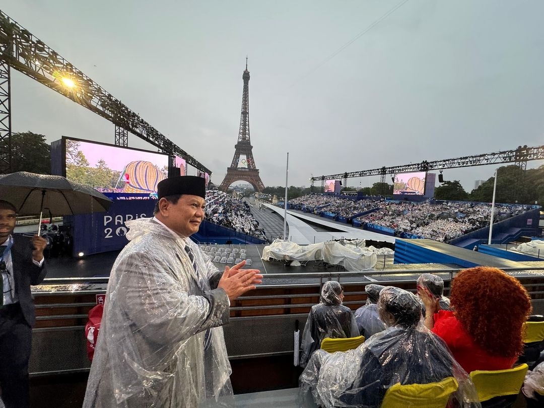 Prabowo Subianto Memberikan Semangat dan Merayakan Opening Ceremony Olimpiade Paris 2024 bersama Kontingen Indonesia