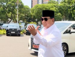 After Leg Surgery, Prabowo Subianto Jogs Gently and Demonstrates a Silat Pose at the Presidential Palace