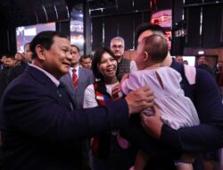 Prabowo Subianto Berjumpa dengan Greysia Polii dan Keluarga di Paris