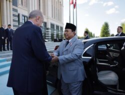 Prabowo Subianto Escorted to Car by Erdoğan after Meeting in Turkey