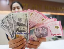 Rupiah melemah setelah pengumuman pertumbuhan ekonomi China yang mengecewakan