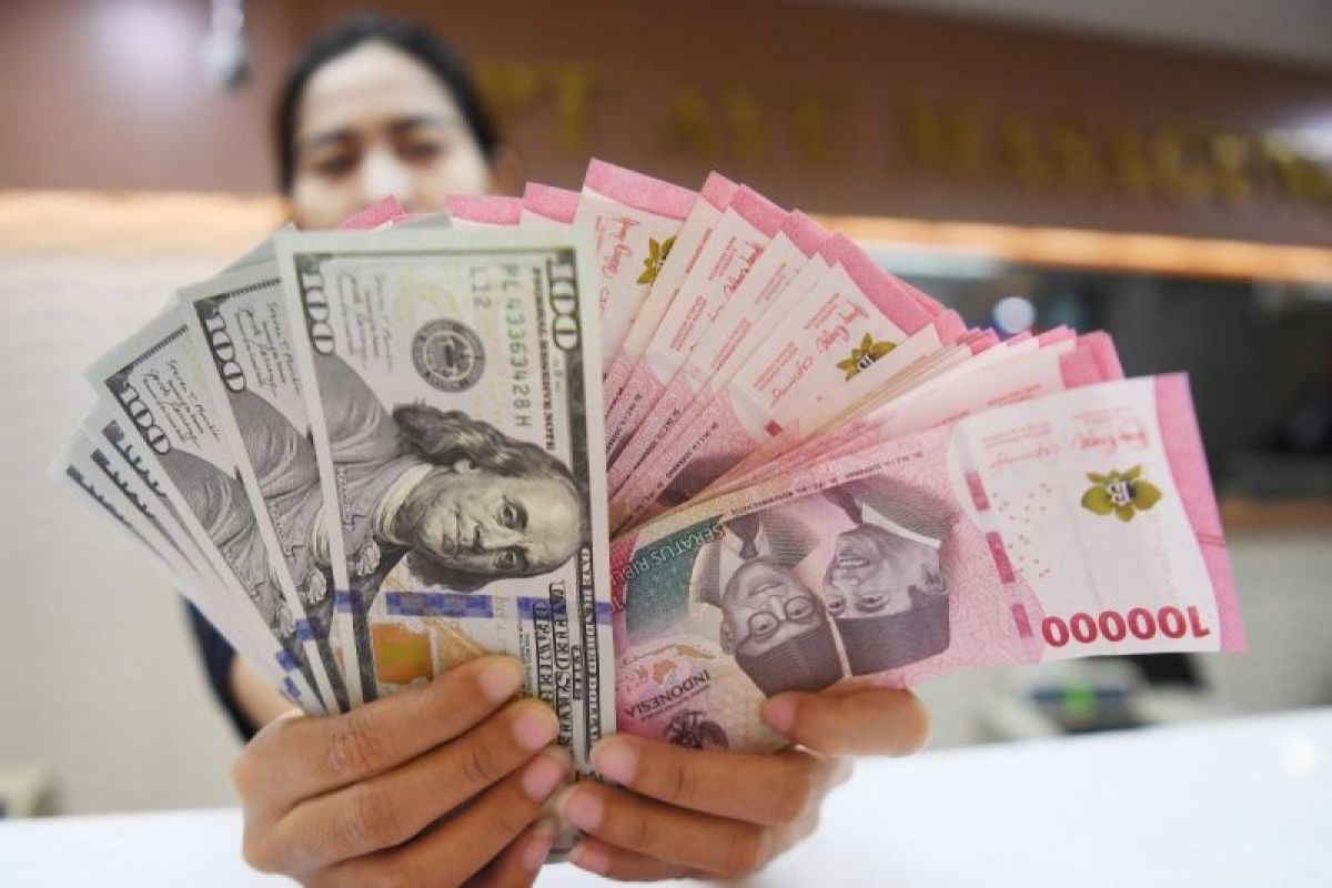 Rupiah melemah setelah pengumuman pertumbuhan ekonomi China yang mengecewakan