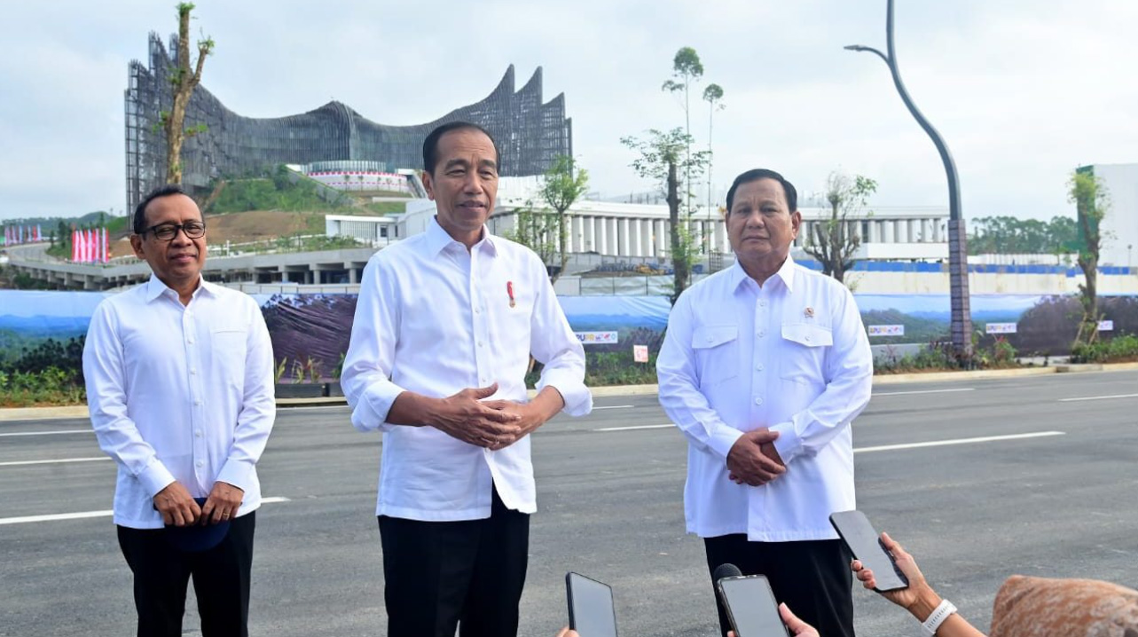 Presiden Jokowi dan Menhan Prabowo Subianto Tinjau Kemajuan Pembangunan IKN di Senin Pagi