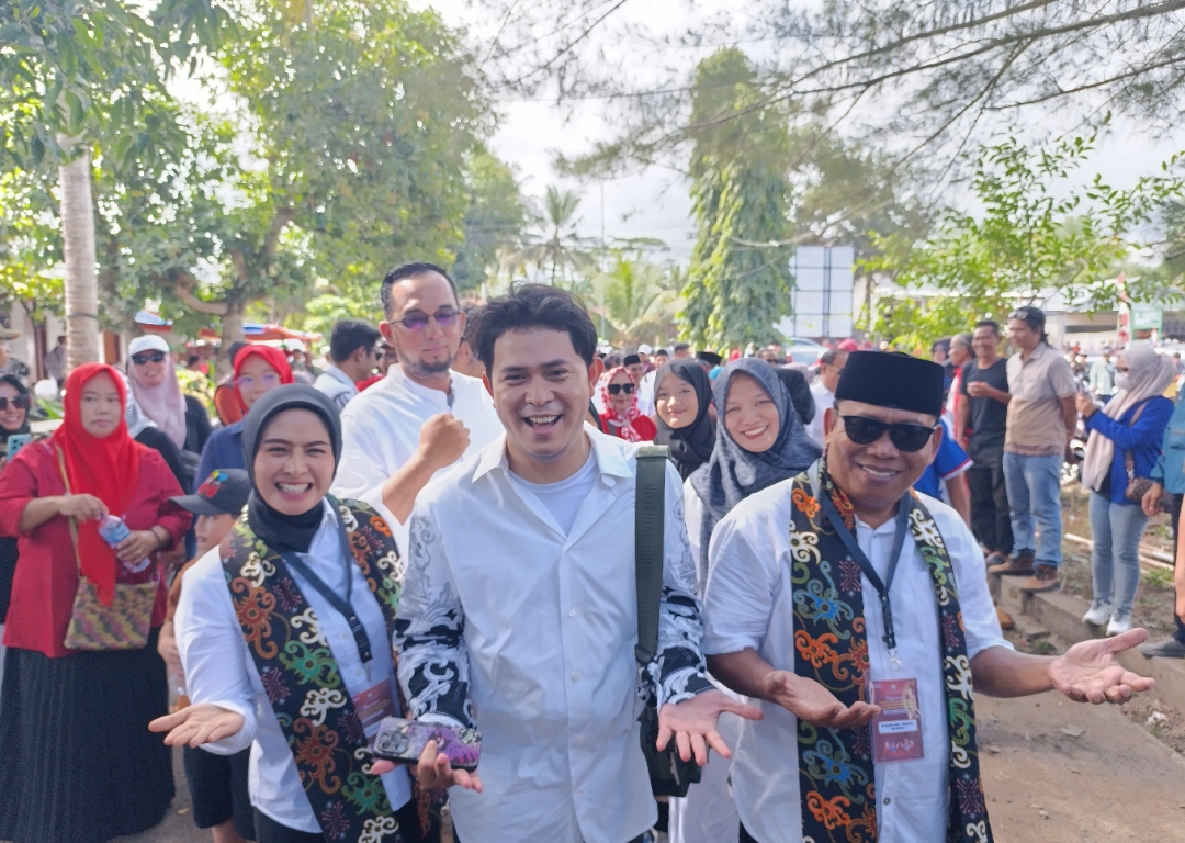 Cakra Khan Mendampingi Pasangan Citra-Ino ke Kantor KPU Pangandaran