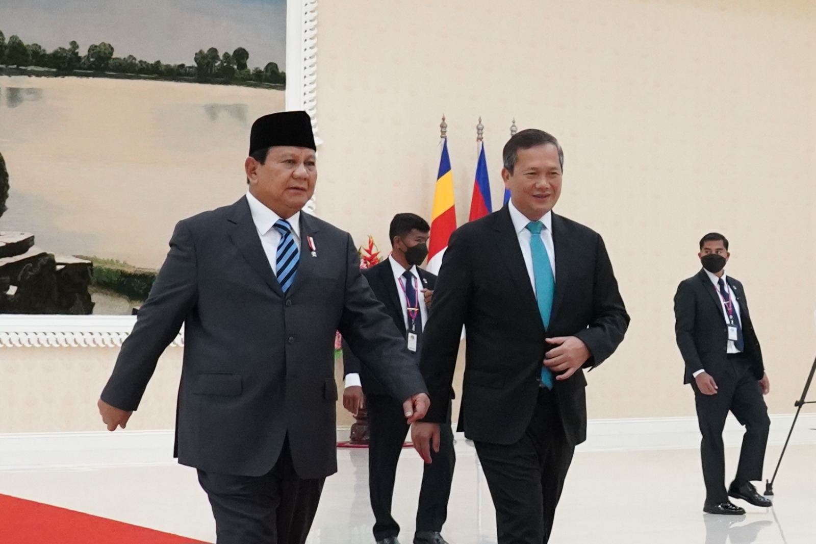 Prabowo Subianto Enhances Cooperation for ASEAN Development in Meeting with Cambodian PM and Senate President