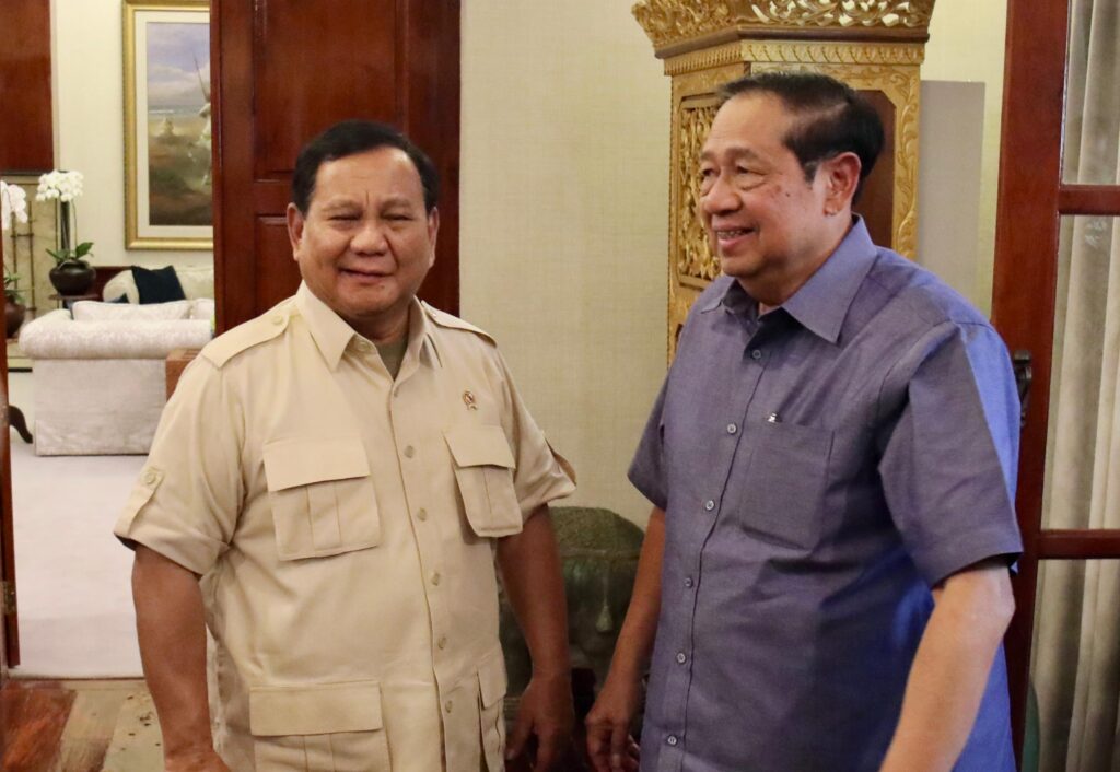 Prabowo Subianto and SBY Share a Coffee Break: Hopeful for Achieving Welfare for People