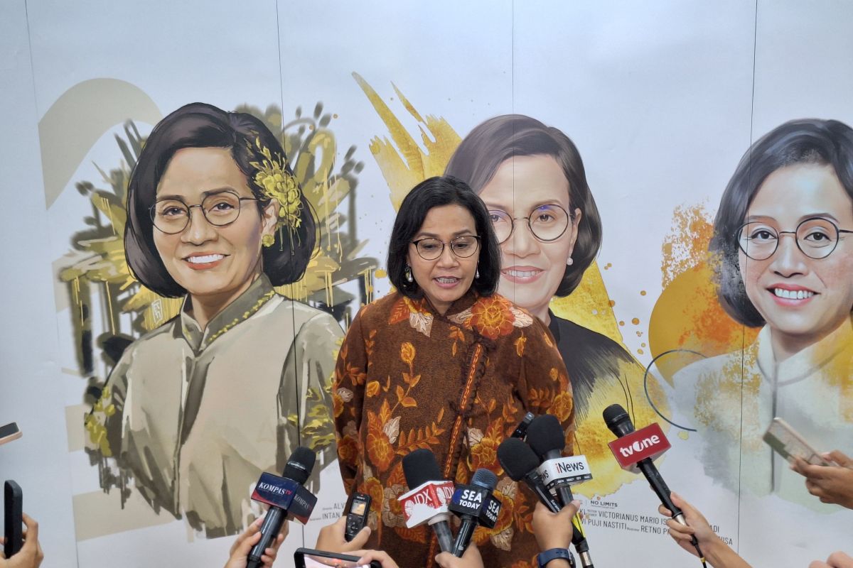 Canda Airlangga menyindir buku Sri Mulyani sebagai sinyal lanjut menjadi menteri