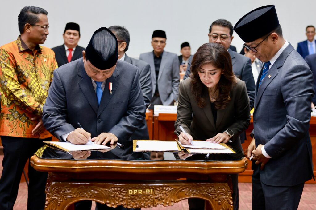 Final DPR Session of Prabowo Subianto attended by All Factions with Prayers Offered