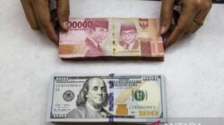 Rupiah melemah karena pasar menunggu data ekonomi AS dirilis