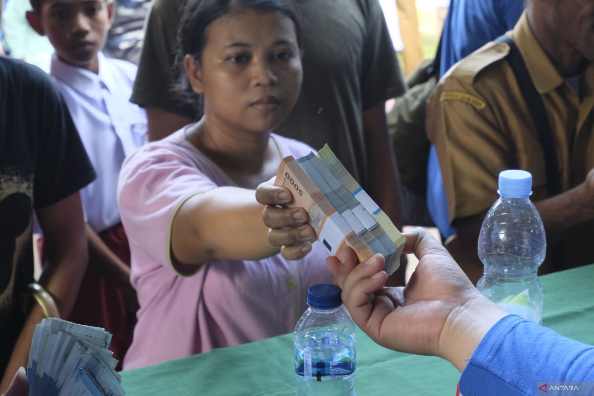 Pastikan terdapat ketersediaan uang Rupiah yang layak edar di Pulau Geser, Maluku.