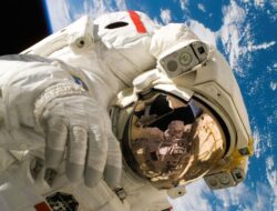 Rekor Baru: Astronaut Wanita NASA Jalan di Luar Angkasa 5,5 Jam