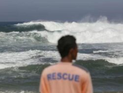 Peringatan Gelombang Tinggi Menyapu Banten, Kapal Feri Harus Waspada
