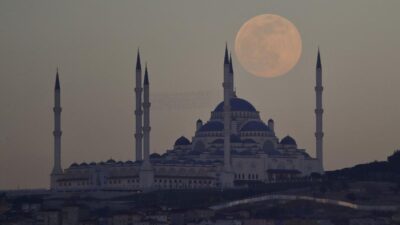 Purnama Pink Moon Manggung: Jadwal Penampilan Akhir Pekan Ini