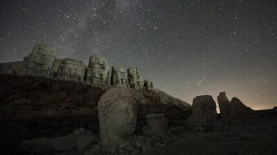 Daftar Fenomena Astronomi April: Konjungsi Planet & Hujan Meteor