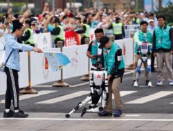 Puluhan Robot Humanoid Bersaing di Lomba Maraton China